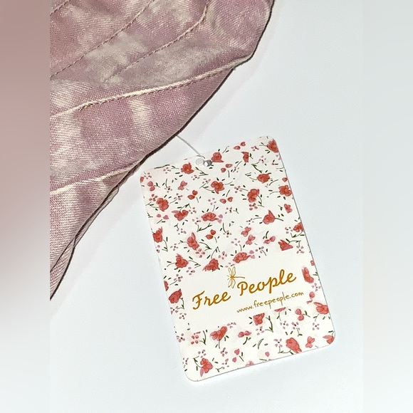 BNWT Free People Sleeveless Blouse
Size M - Picture 8 of 9